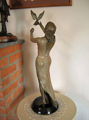 Portrait bronze sculptures. World Peace bronze sculpture