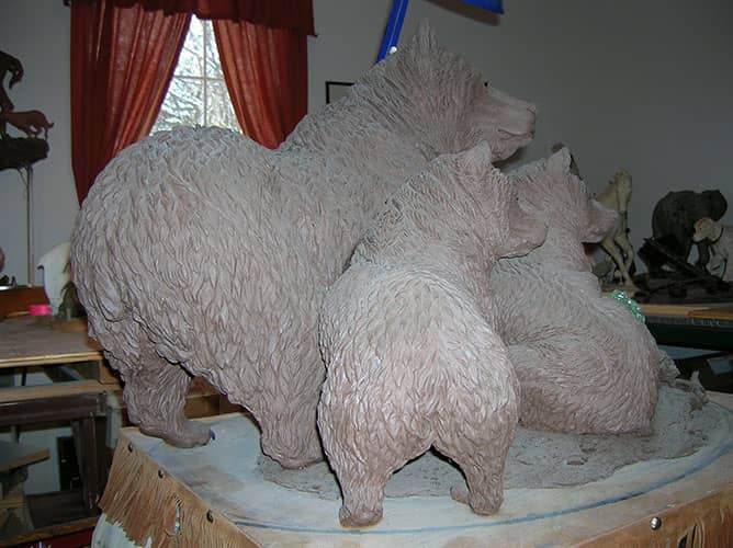 Wildlife bronze sculptures. Grizzly bear bronze sculpture www.donbeckbronzes.com