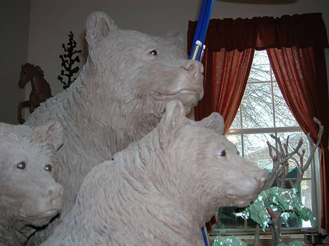 Wildlife bronze sculptures. Grizzly bear bronze sculpture | www.donbeckbronzes.com